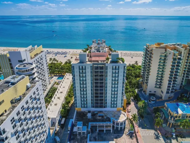3-bedroom condo for sale in Miami Beach - 1500 Ocean Drive 1003 - MondialRealty