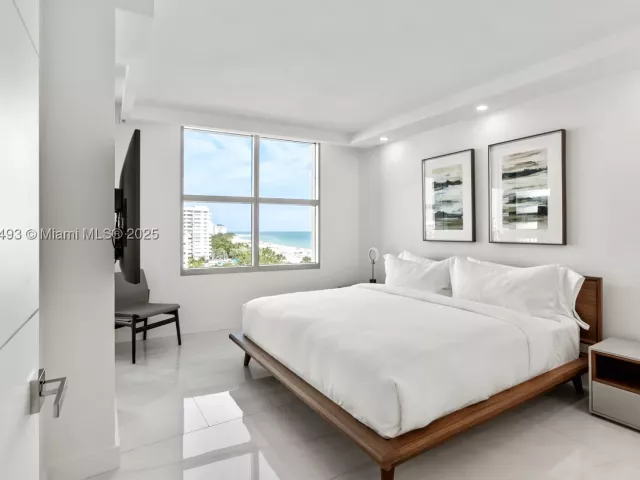 3-bedroom condo for sale in Miami Beach - 1500 Ocean Drive 1003 - MondialRealty