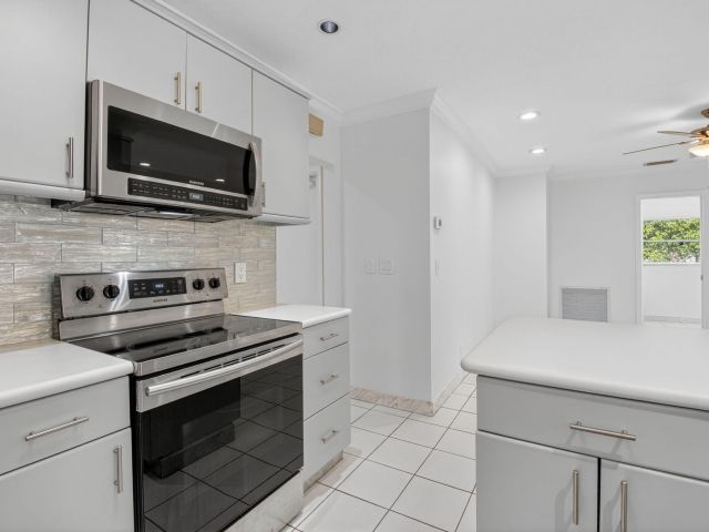 Home for rent at 937 Banyan Drive - photo 6505563