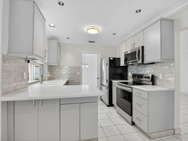 Home for rent at 937 Banyan Drive - photo 6505565