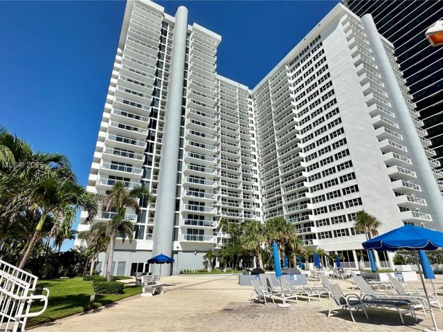 2-bedroom condo for rent in Hallandale Beach - 2030 S Ocean Dr 1022 - MondialRealty