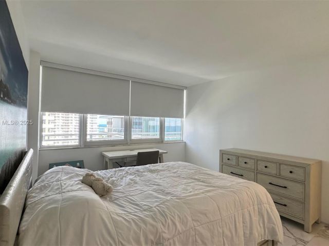 2-bedroom condo for rent in Hallandale Beach - 2030 S Ocean Dr 1022 - MondialRealty