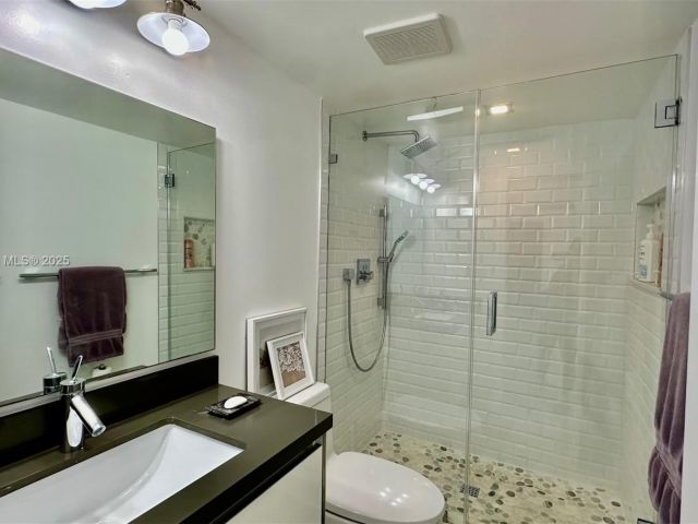 2-bedroom condo for rent in Hallandale Beach - 2030 S Ocean Dr 1022 - MondialRealty