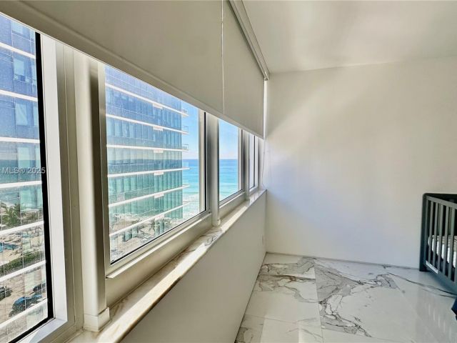 2-bedroom condo for rent in Hallandale Beach - 2030 S Ocean Dr 1022 - MondialRealty