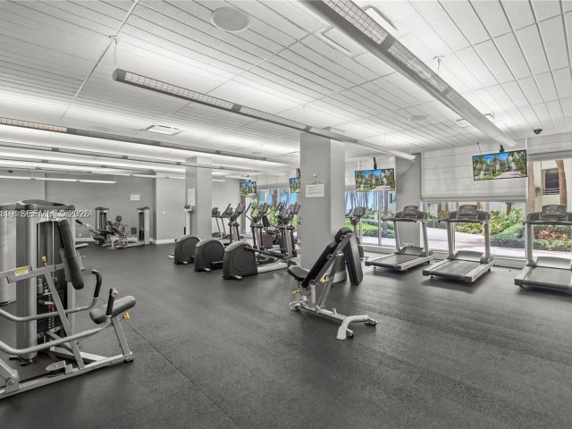 1-bedroom condo for sale in Hollywood - 3801 S Ocean 2Z - MondialRealty