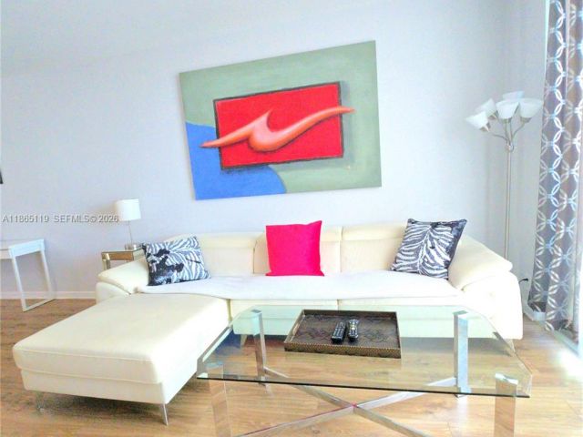 1-bedroom condo for sale in Hollywood - 3801 S Ocean 2Z - MondialRealty