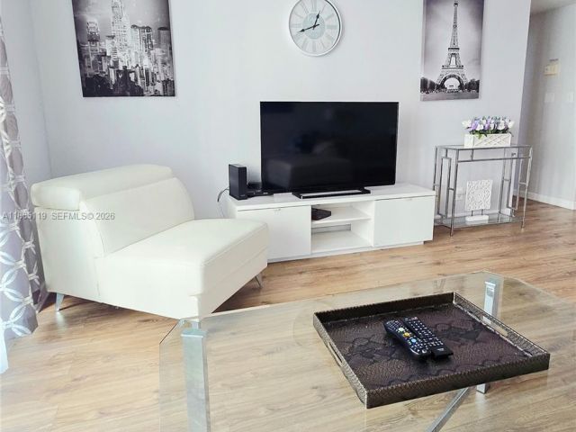 1-bedroom condo for sale in Hollywood - 3801 S Ocean 2Z - MondialRealty