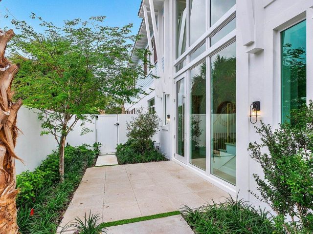 Home for rent at 909 Bond Way - photo 6505689