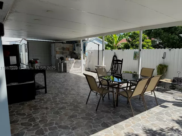 5-bedroom home for sale in Miami - 6553 SW 148th Pl - MondialRealty