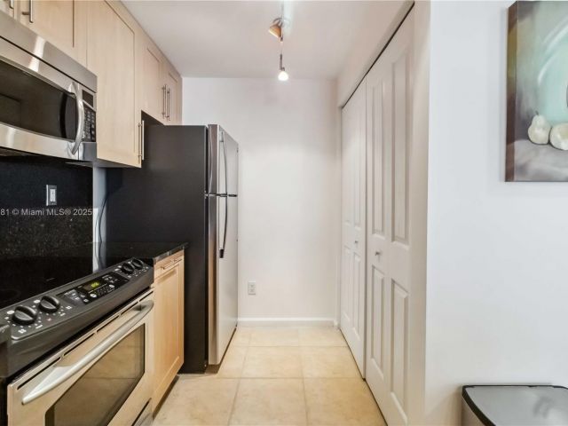 Apartment for sale  Unit #1214 - photo 6470669