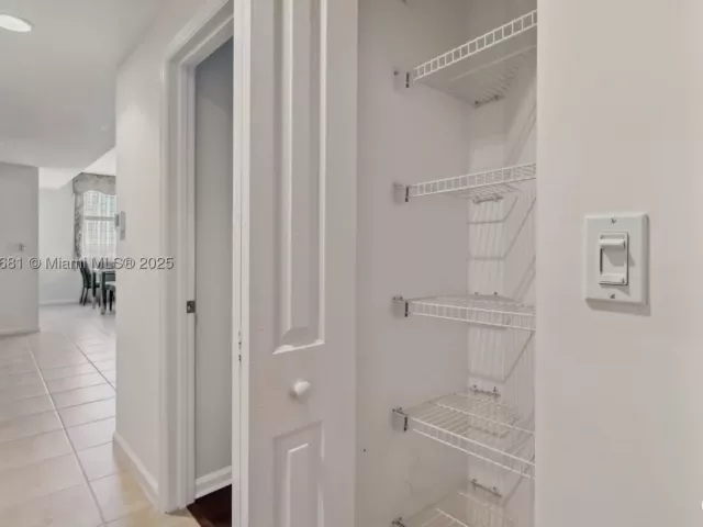 2-bedroom condo for sale in Fort Lauderdale - 511 SE 5th Ave 1214 - MondialRealty