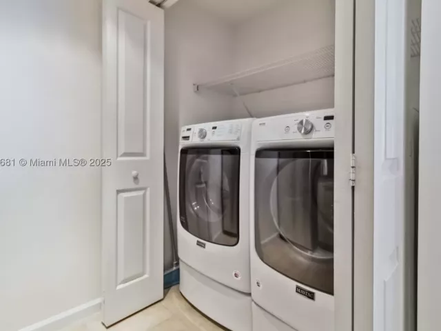2-bedroom condo for sale in Fort Lauderdale - 511 SE 5th Ave 1214 - MondialRealty