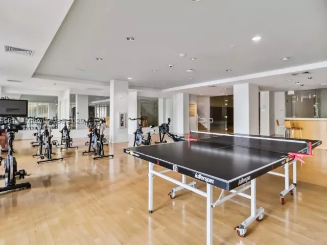 2-bedroom condo for sale in Fort Lauderdale - 511 SE 5th Ave 1214 - MondialRealty
