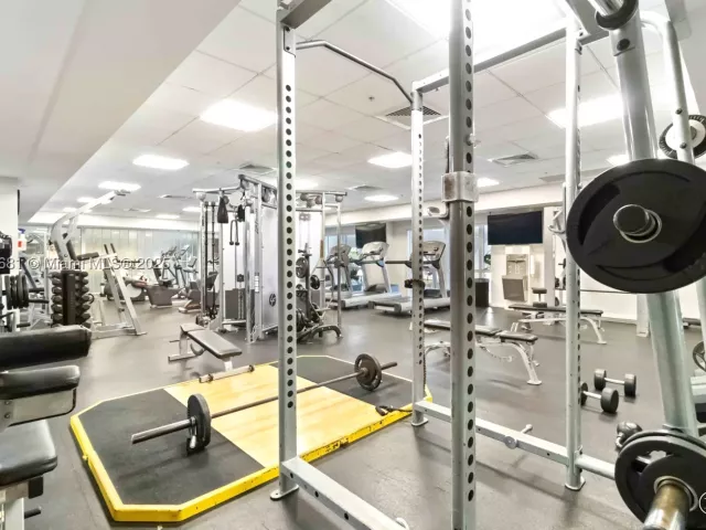 2-bedroom condo for sale in Fort Lauderdale - 511 SE 5th Ave 1214 - MondialRealty