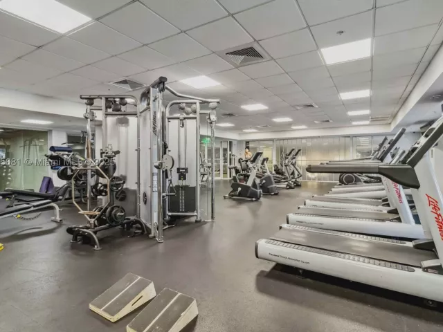 2-bedroom condo for sale in Fort Lauderdale - 511 SE 5th Ave 1214 - MondialRealty