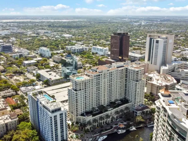 2-bedroom condo for sale in Fort Lauderdale - 511 SE 5th Ave 1214 - MondialRealty