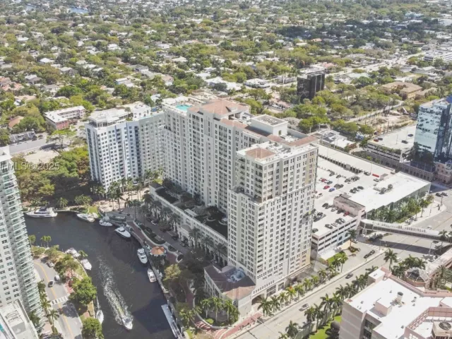 2-bedroom condo for sale in Fort Lauderdale - 511 SE 5th Ave 1214 - MondialRealty