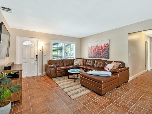 Home for rent at 904 SE 12th Street - photo 6464118