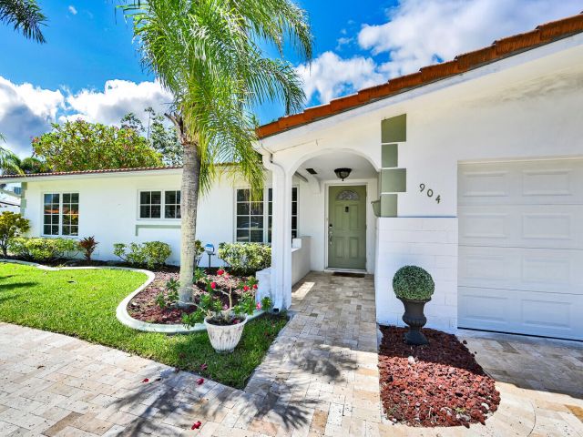 Home for rent at 904 SE 12th Street - photo 6464121