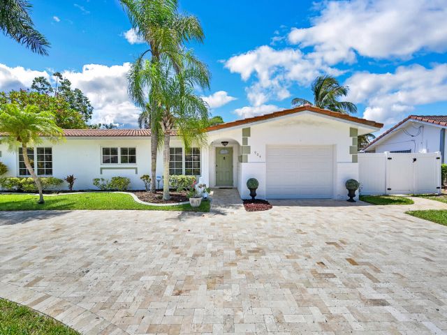 Home for rent at 904 SE 12th Street - photo 6464123