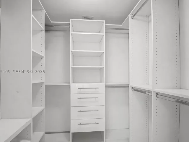 2-bedroom condo for sale in Miami - 495 Brickell Ave 3504 - MondialRealty
