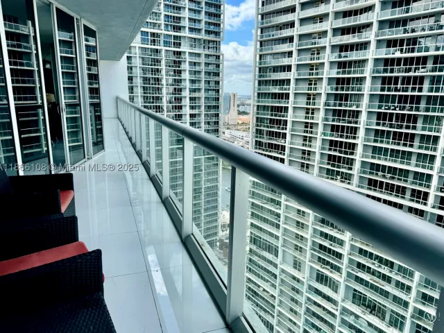 2-bedroom condo for sale in Miami - 495 Brickell Ave 3504 - MondialRealty