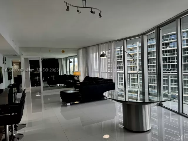 2-bedroom condo for sale in Miami - 495 Brickell Ave 3504 - MondialRealty