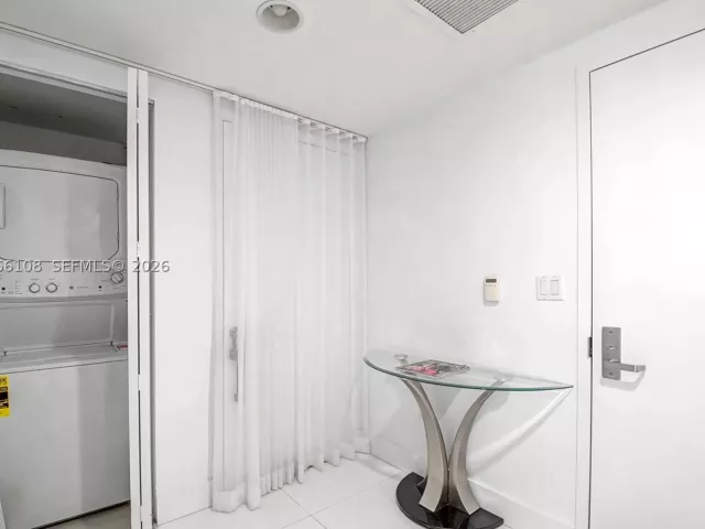 2-bedroom condo for sale in Miami - 495 Brickell Ave 3504 - MondialRealty