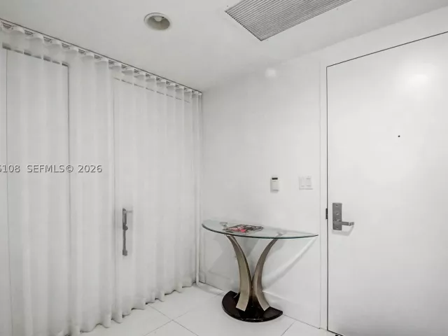 2-bedroom condo for sale in Miami - 495 Brickell Ave 3504 - MondialRealty
