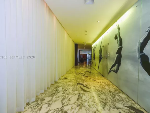 2-bedroom condo for sale in Miami - 495 Brickell Ave 3504 - MondialRealty