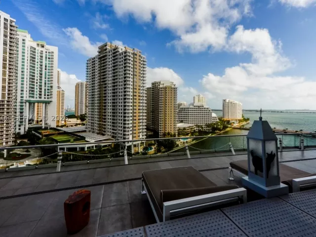 2-bedroom condo for sale in Miami - 495 Brickell Ave 3504 - MondialRealty