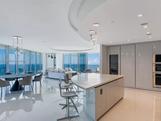 4-bedroom condo for rent in Sunny Isles Beach - 18975 Collins Ave 4600 - MondialRealty