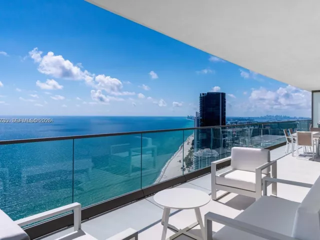 4-bedroom condo for rent in Sunny Isles Beach - 18975 Collins Ave 4600 - MondialRealty