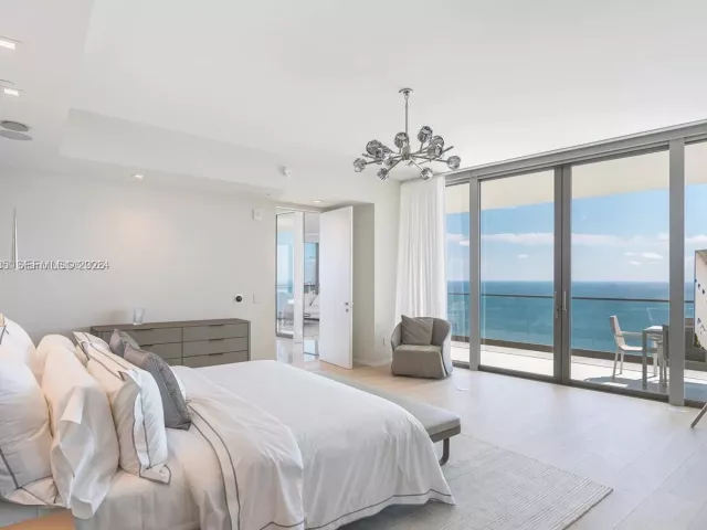 4-bedroom condo for rent in Sunny Isles Beach - 18975 Collins Ave 4600 - MondialRealty