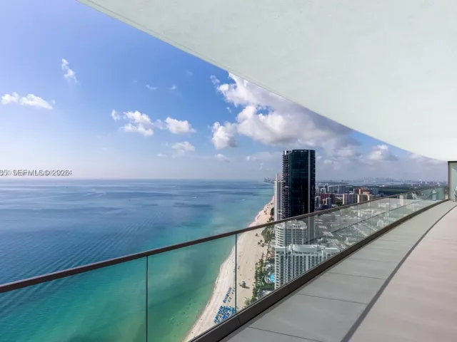 4-bedroom condo for rent in Sunny Isles Beach - 18975 Collins Ave 4600 - MondialRealty