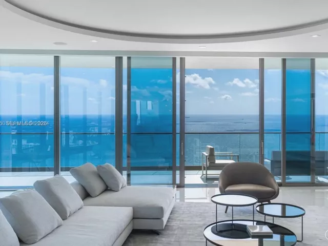 4-bedroom condo for rent in Sunny Isles Beach - 18975 Collins Ave 4600 - MondialRealty