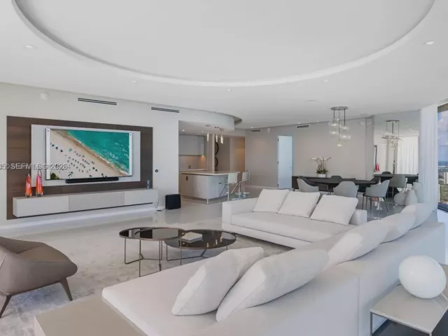 4-bedroom condo for rent in Sunny Isles Beach - 18975 Collins Ave 4600 - MondialRealty