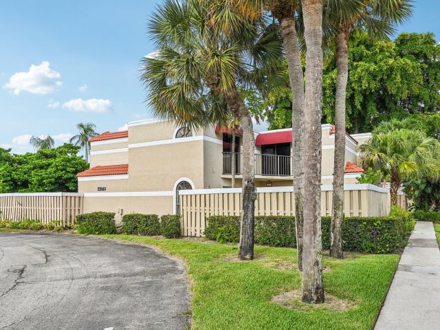 Home for rent at 4075 Village Drive B - photo 6505624