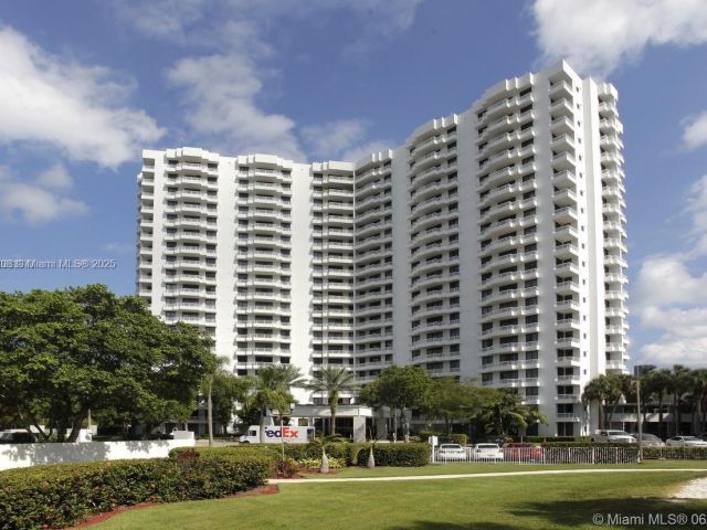 Apartment for sale  Unit #1801 - photo 7435823