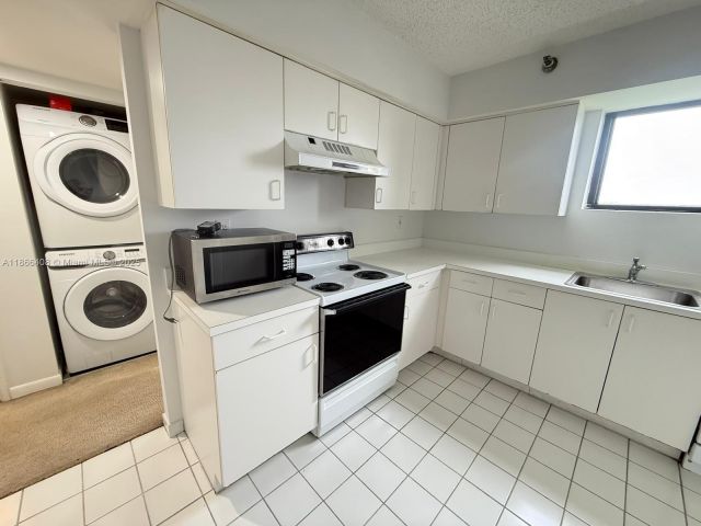 Apartment for sale  Unit #1801 - photo 7435833