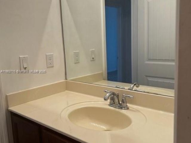 4-bedroom home for rent in Homestead - 608 NE 33rd Ter 608 - MondialRealty