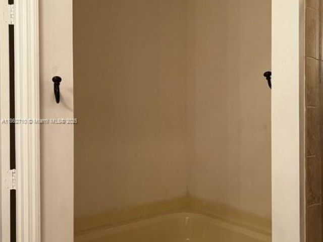 4-bedroom home for rent in Homestead - 608 NE 33rd Ter 608 - MondialRealty