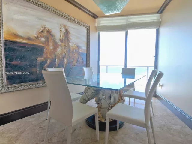3-bedroom condo for sale in Hollywood - 3101 S Ocean Dr 2707 - MondialRealty