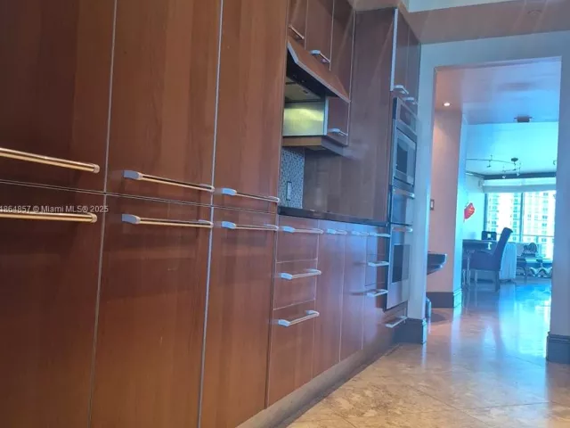 3-bedroom condo for sale in Hollywood - 3101 S Ocean Dr 2707 - MondialRealty