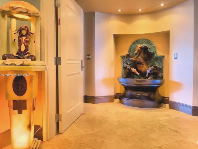 3-bedroom condo for sale in Hollywood - 3101 S Ocean Dr 2707 - MondialRealty