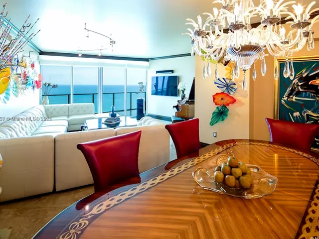 3-bedroom condo for sale in Hollywood - 3101 S Ocean Dr 2707 - MondialRealty