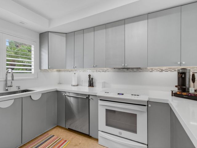 Home for rent at 130 Andrews Avenue W 4 - photo 6532742