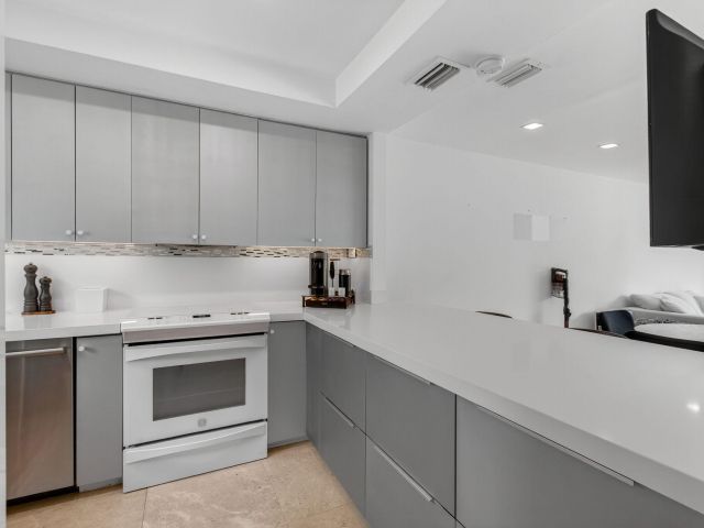 Home for rent at 130 Andrews Avenue W 4 - photo 6532743