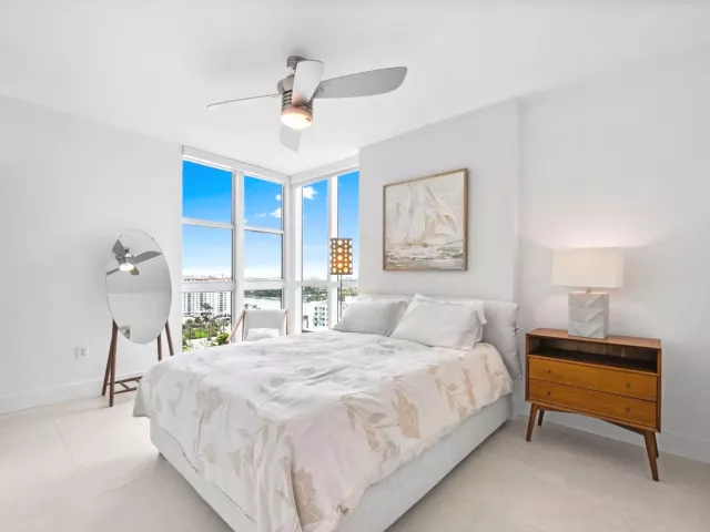 2-bedroom condo for sale in Fort Lauderdale - 101 S Fort Lauderdale Beach Boulevard 1806 - MondialRealty
