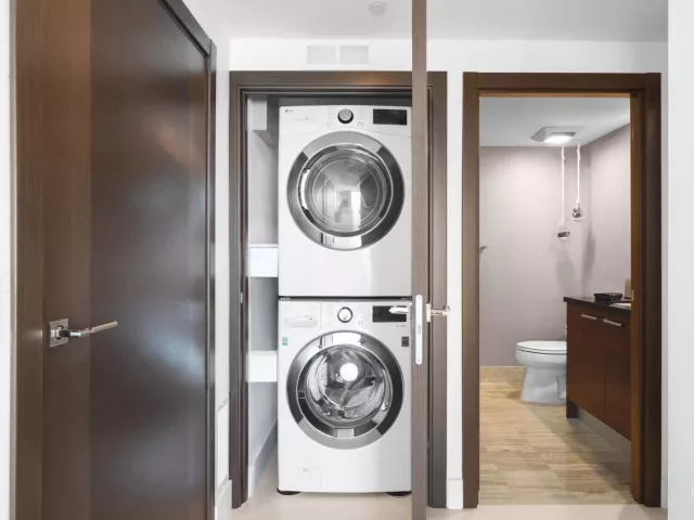 2-bedroom condo for sale in Fort Lauderdale - 101 S Fort Lauderdale Beach Boulevard 1806 - MondialRealty